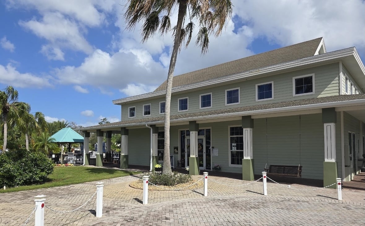 AmenitiesFeaturesClubHouseExterior500