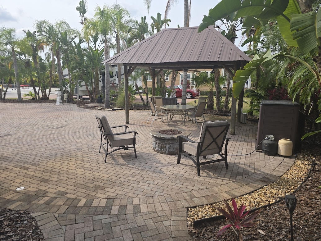 Privacy and Room for Friends